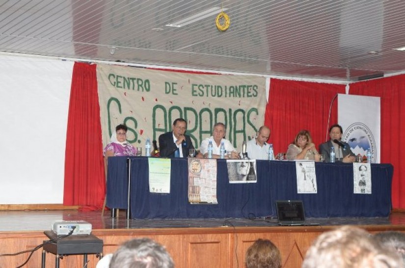 imagen Agrarias homenajeó a estudiantes y docentes castigados, suspendidos y desaparecidos 