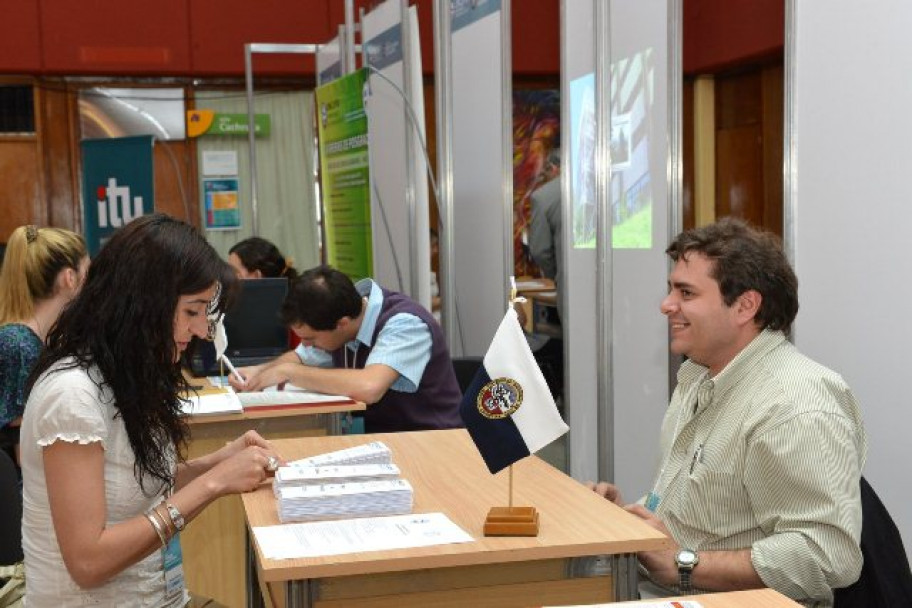 imagen Comenzó la Primera Expo de Orientación Laboral y Empleo para jóvenes que buscan trabajo