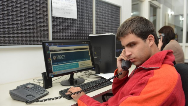 imagen Becan a estudiantes para atender el Call Center de la UNCuyo