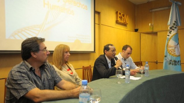 imagen Compromiso de la UNCuyo con los Derechos Humanos mostró una charla sobre identificación de personas a través de la genética