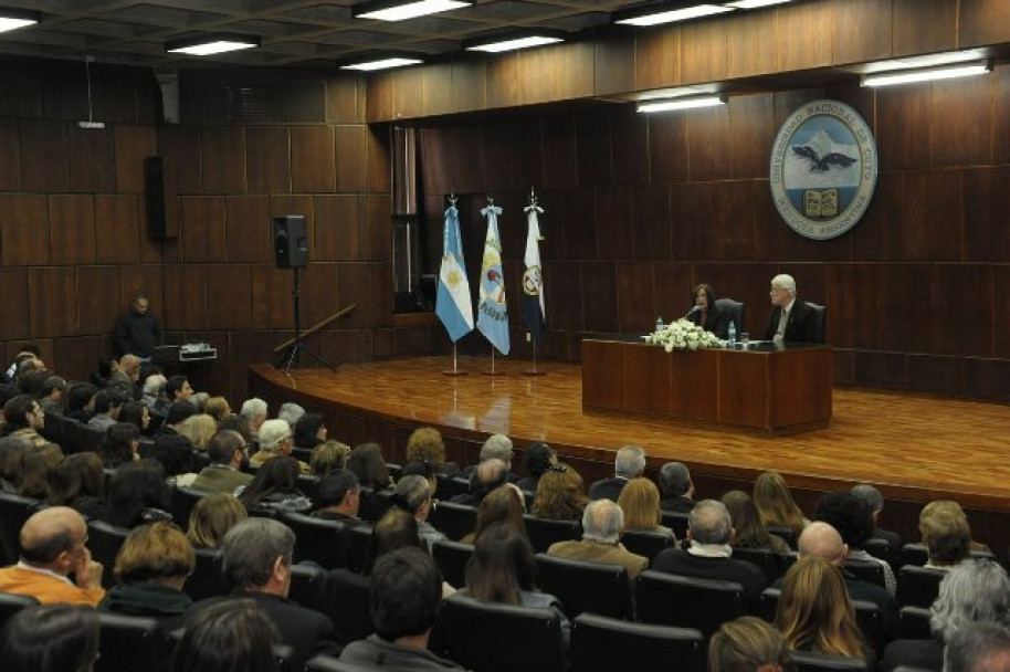 imagen Silvia Persio asumió como  vicerrectora de la UNCuyo