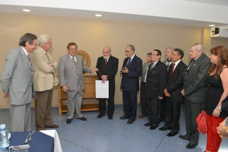 imagen Somoza distinguido por la Academia de Letras de Brasilia