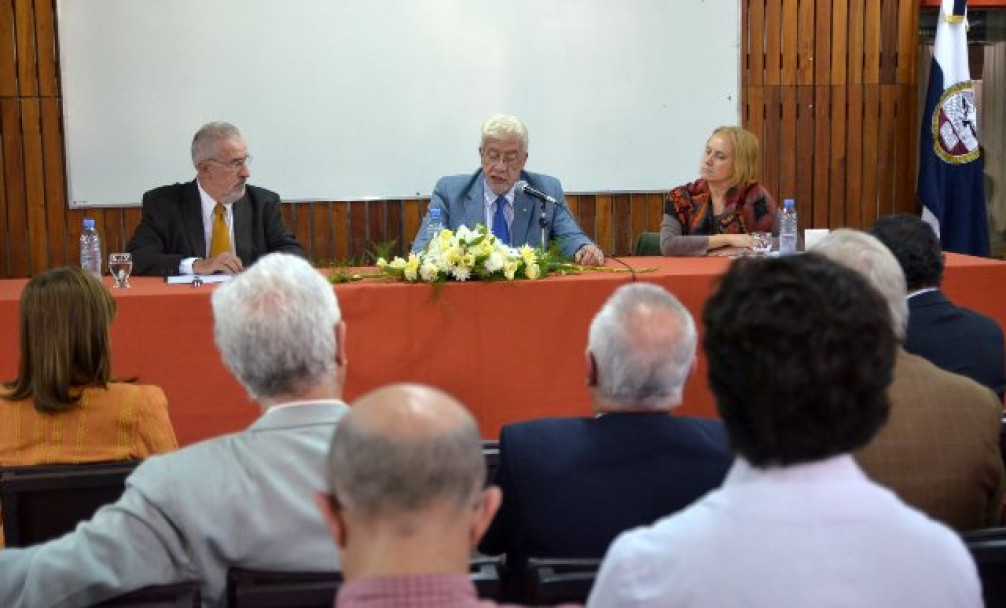 imagen Honoris Causa para Borón por aportar a la unidad latinoamericana 