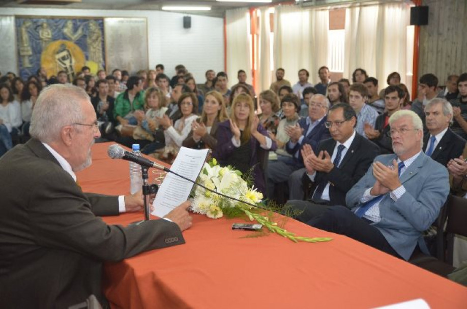 imagen Honoris Causa para Borón por aportar a la unidad latinoamericana 