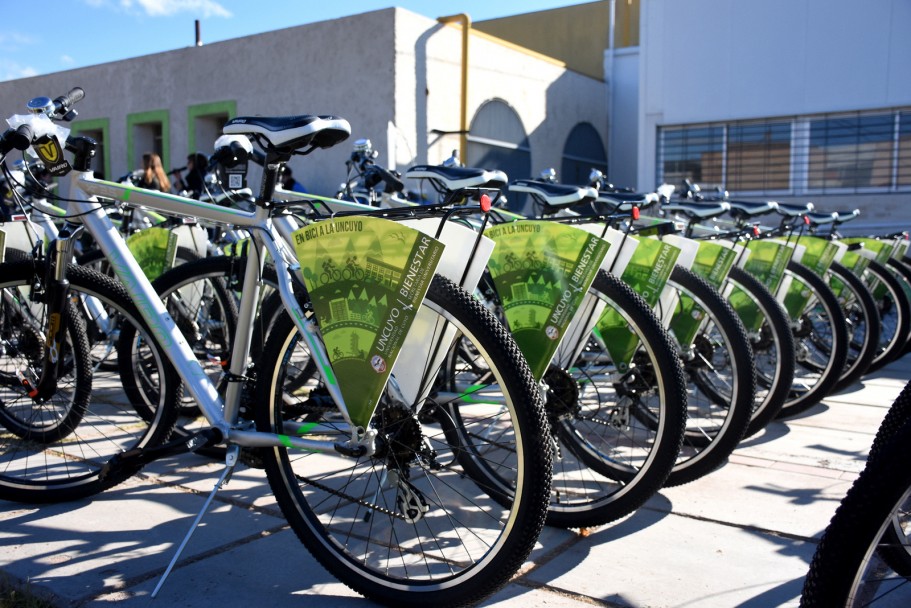 imagen La UNCuyo entregó bicicletas a estudiantes