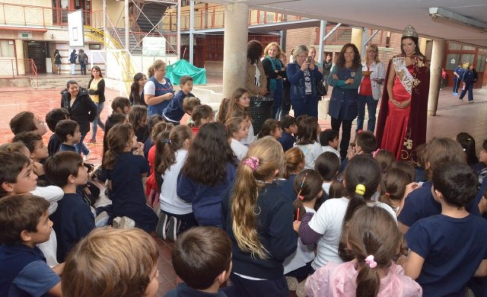 imagen Reina Nacional de la Vendimia visitó la Escuela Carmen Vera Arenas