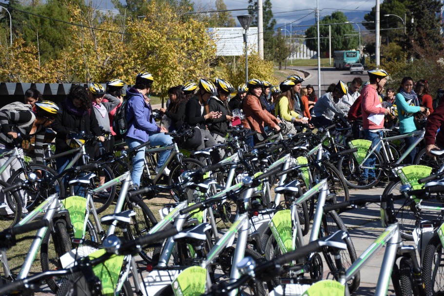 imagen La UNCuyo entregó bicicletas a estudiantes