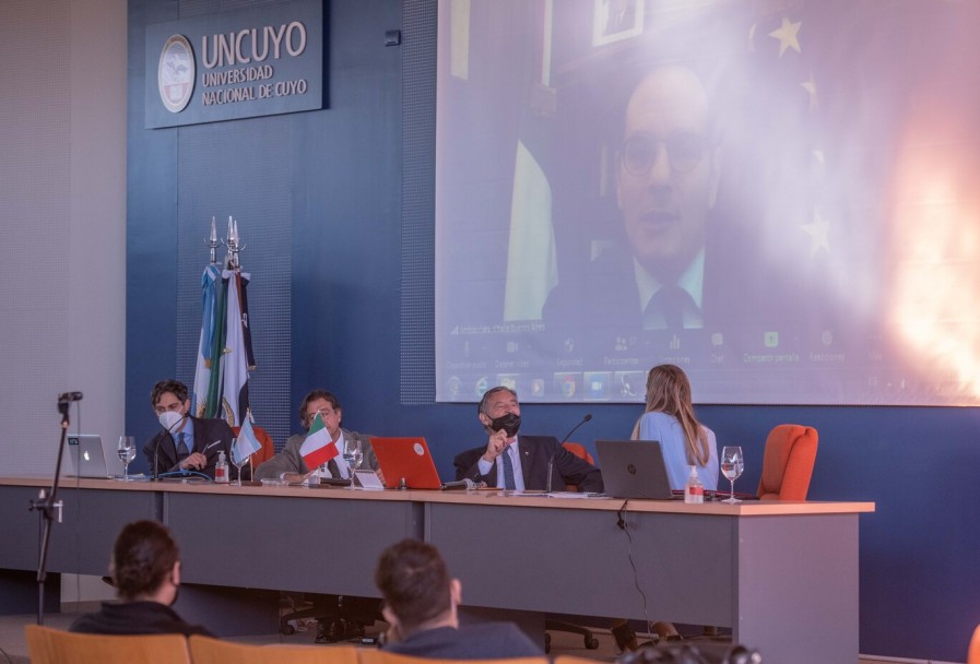 imagen La UNCUYO y la Embajada de Italia crearon el Centro Ítalo Argentino Cuyo