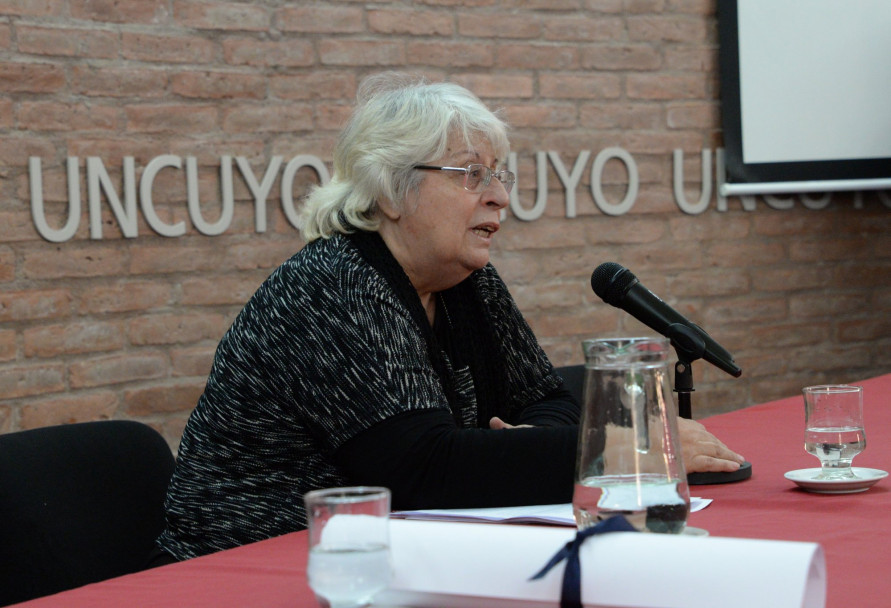 imagen Referente en estudios del discurso recibió Honoris Causa de la UNCUYO