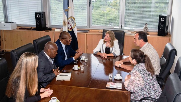 imagen Rectora y embajador de Haití dialogaron sobre cooperación internacional