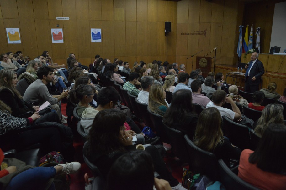 imagen Impulsor de la Ética del Cuidado nuevo Doctor Honoris Causa