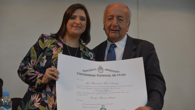 imagen Impulsor de la Ética del Cuidado nuevo Doctor Honoris Causa