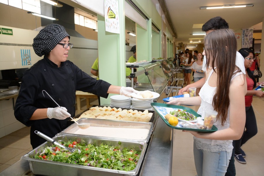imagen Pizzi: "La alimentación es uno de los tramos más importantes en la vida del estudiante"
