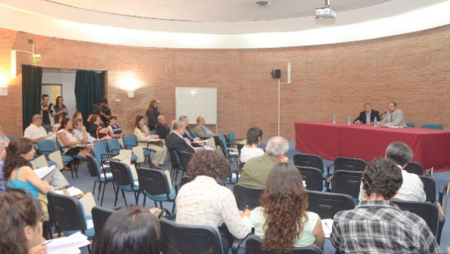 imagen Equipo periodístico del Cicunc presentó diagnóstico sobre pobreza, déficit habitacional y rojo fiscal mendocino