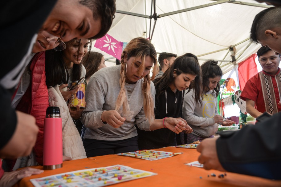 imagen Intercambio artístico y culinario en un Festival estudiantil