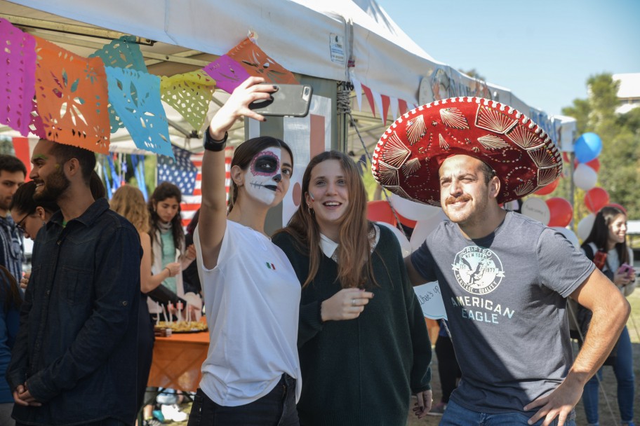 imagen Intercambio artístico y culinario en un Festival estudiantil