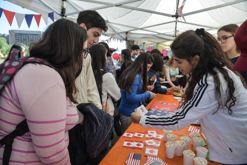 imagen Intercambio artístico y culinario en un Festival estudiantil