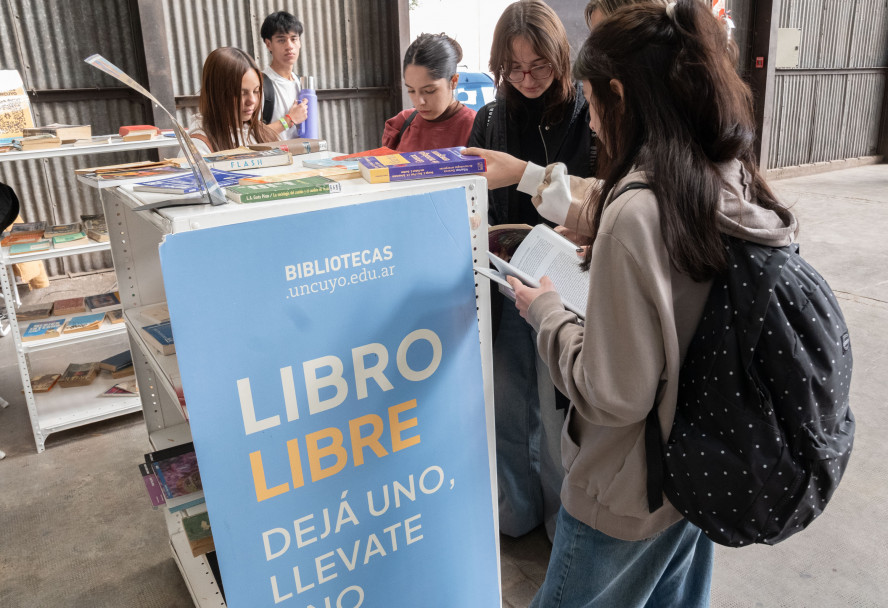 imagen Miles de jóvenes recorren la Expo Educativa en su primer día