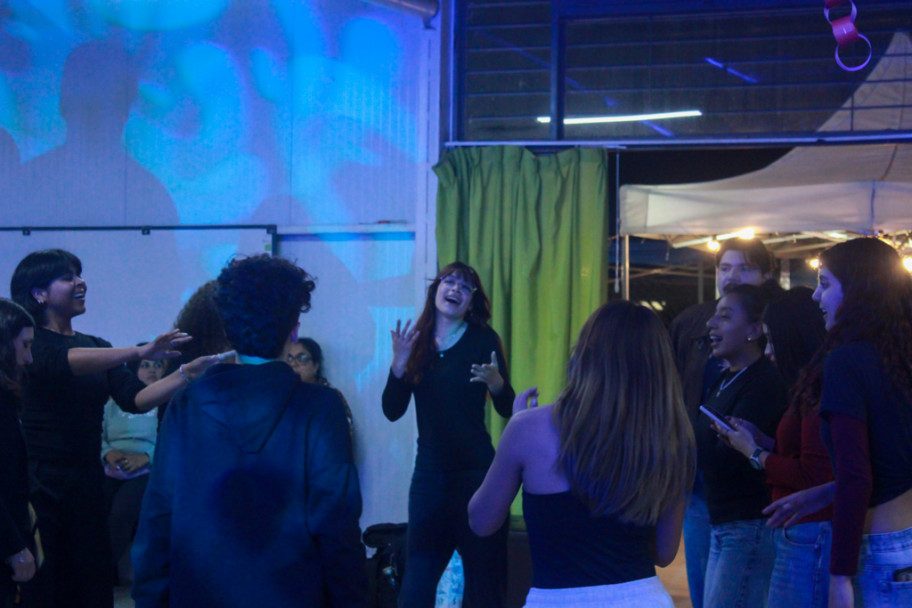 imagen Estudiantes celebraron la llegada de la primavera con música, sorteos y juegos