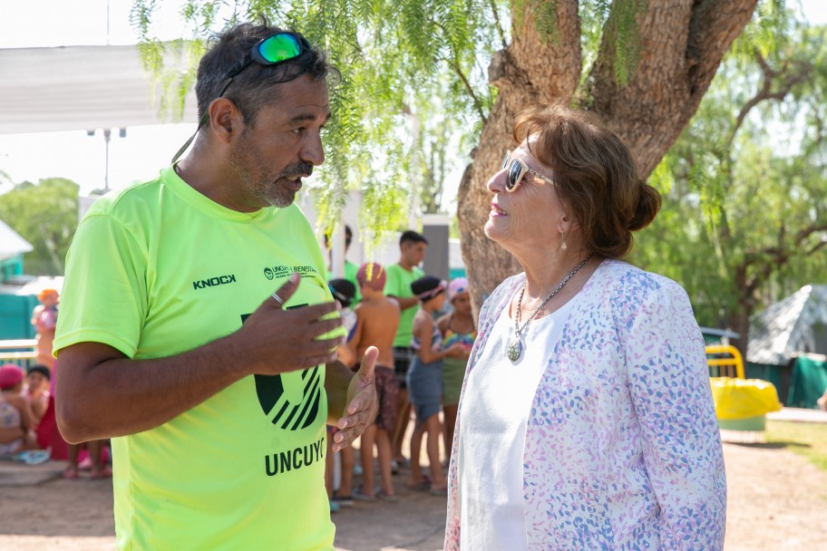 imagen El Natatlón Solidario de la UNCUYO reunió cerca de 300 kilos de leche