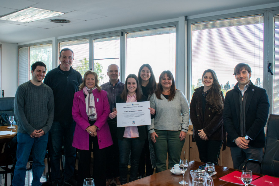 imagen Reconocimiento de la UNCUYO a egresada que ganó una beca del Tecnológico de Massachusetts