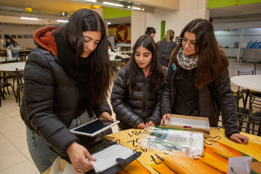 imagen Más estudiantes de la UNCUYO recibieron sus tablets