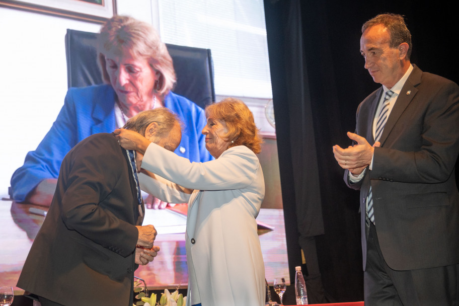 imagen Joan Manuel Serrat se convirtió en Doctor Honoris Causa de la UNCUYO