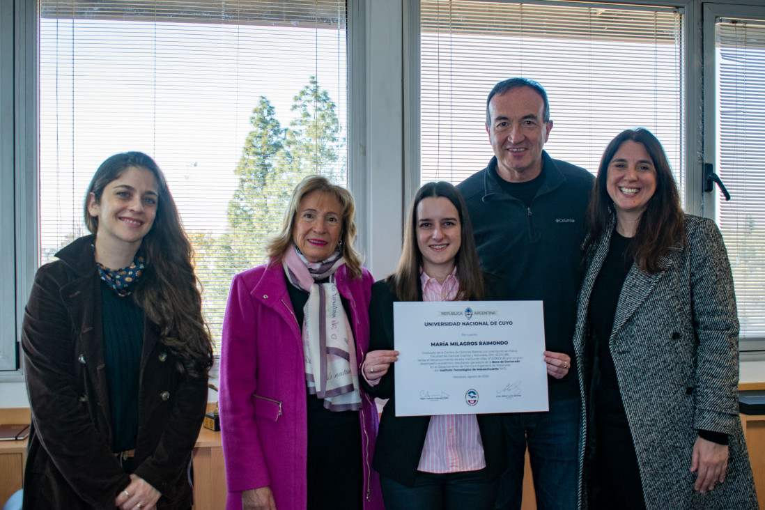 imagen Reconocimiento de la UNCUYO a egresada que ganó una beca del Tecnológico de Massachusetts