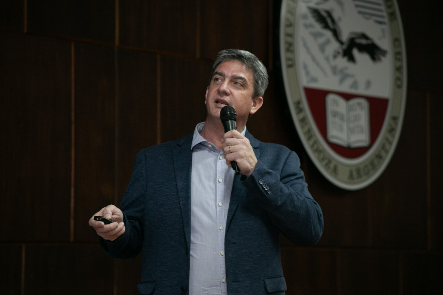imagen El Balseiro se acerca a los jóvenes y pone en valor la formación científica