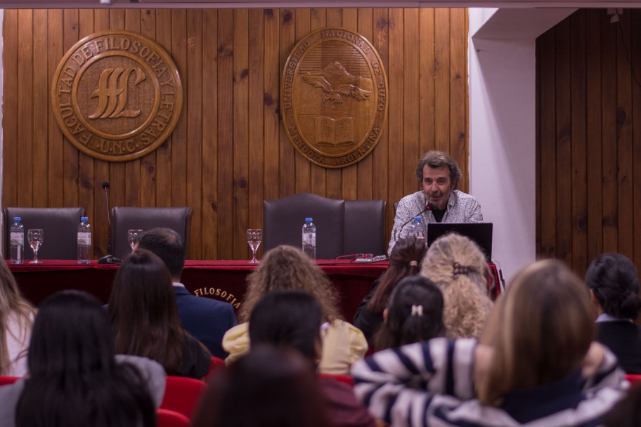 imagen Conversatorio sobre IA y salud mental: cómo impactan los algoritmos en la subjetividad