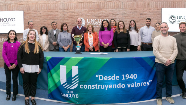 imagen La UNCUYO encendió la llama de las Olimpíadas Interfacultades