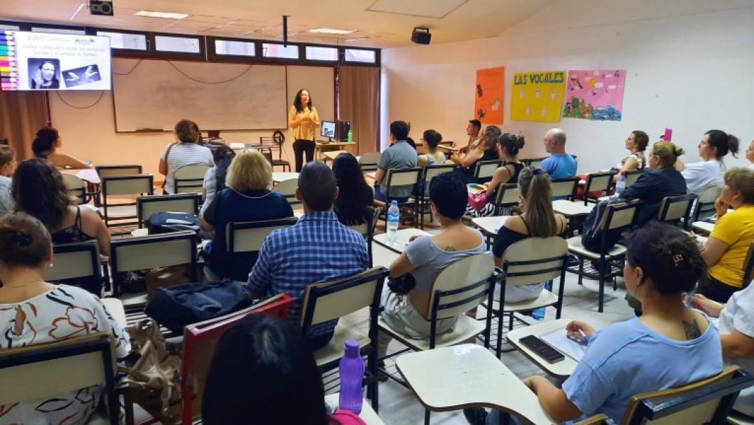 imagen Educar para incluir: empezó capacitación en Lengua de Señas Argentina