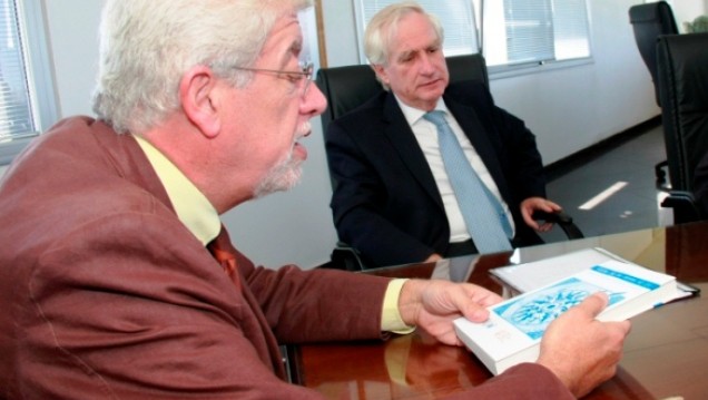 imagen Embajador de Chile dio a conocer libro de Historia común de la Argentina y Chile 