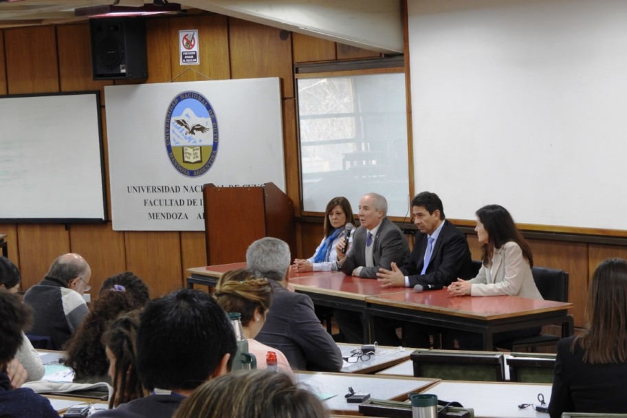 imagen Expertos discutieron políticas públicas de reciclaje de residuos plásticos