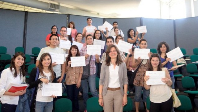 imagen 61 estudiantes recibieron becas para finalizar su carrera