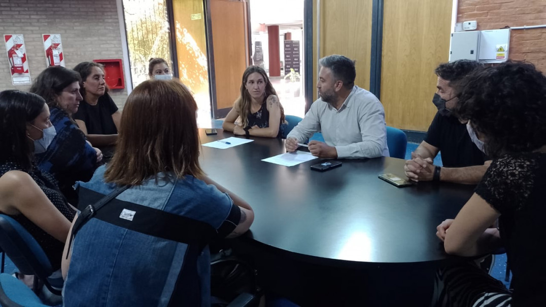 imagen La Universidad restauró y donó casi 90 butacas de cine