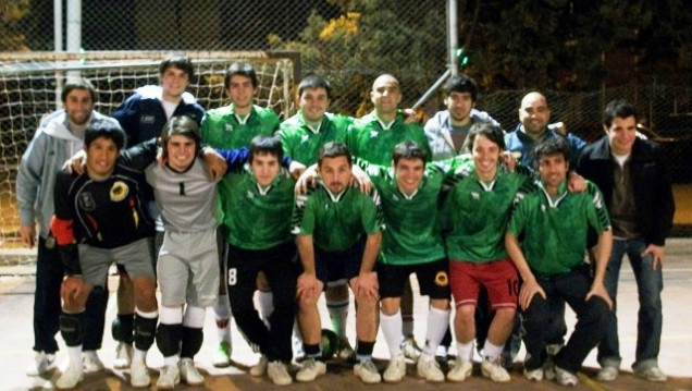 imagen Varones de fútbol de salón de la "U", subcampeones en los Interuniversitarios 