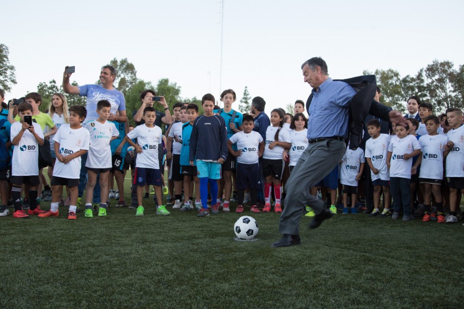 imagen Real Madrid y UNCuyo abrieron una escuela sociodeportiva de fútbol