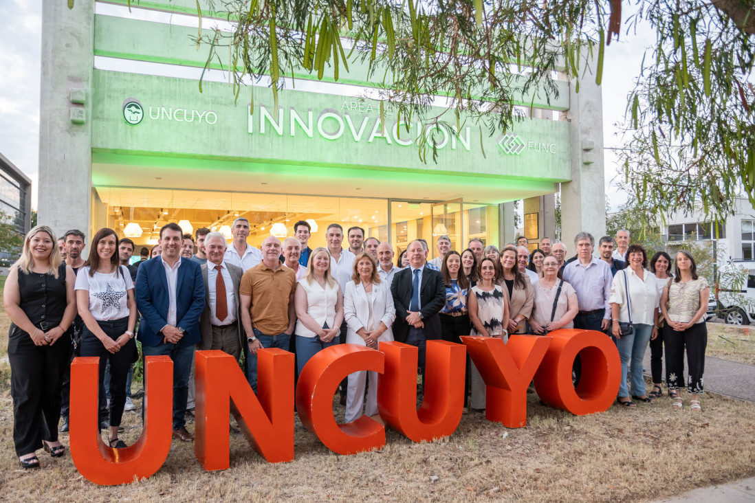 imagen La UNCUYO lanzó una formación en inteligencia artificial para la gestión pública y privada