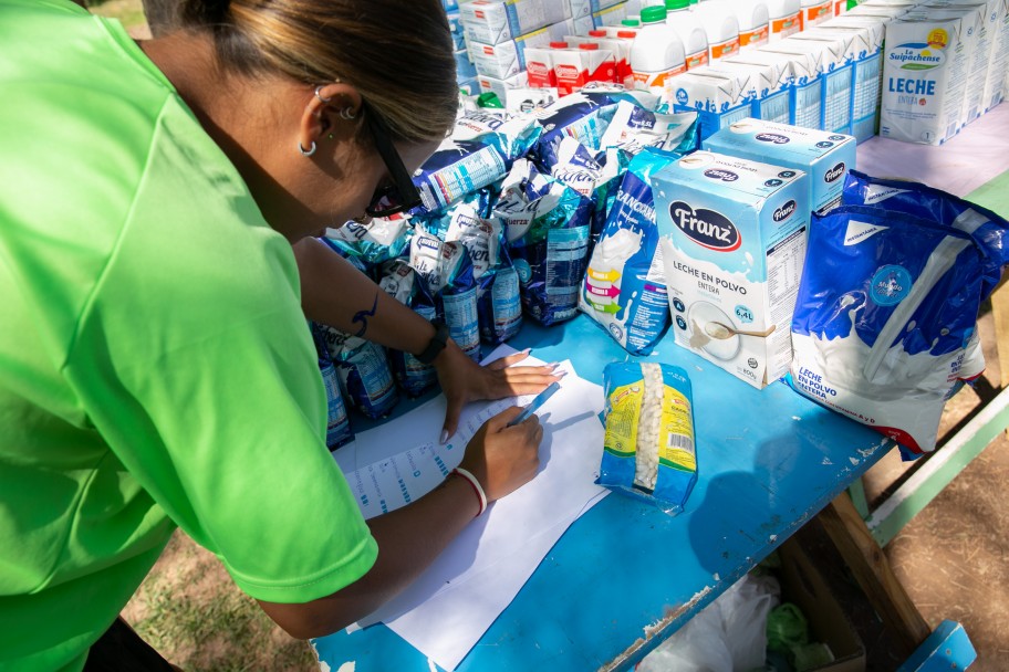 imagen El Natatlón Solidario de la UNCUYO reunió cerca de 300 kilos de leche