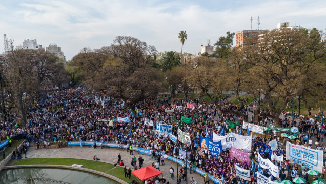 imagen Más de 20 mil personas marcharon por la universidad pública en Mendoza