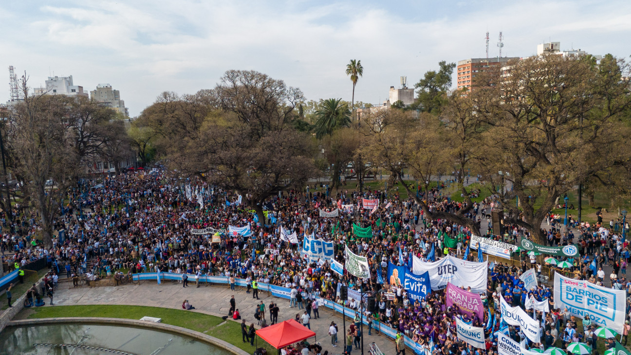 imagen Más de 20 mil personas marcharon por la universidad pública en Mendoza