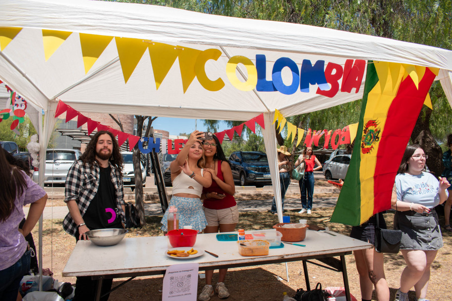 imagen Platos típicos, música y juegos en el clásico Festival Internacional de la UNCUYO