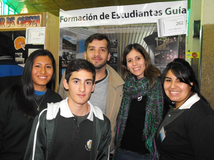 imagen Estudiantes guías del Liceo comparten su experiencia en una Feria de Ciencias