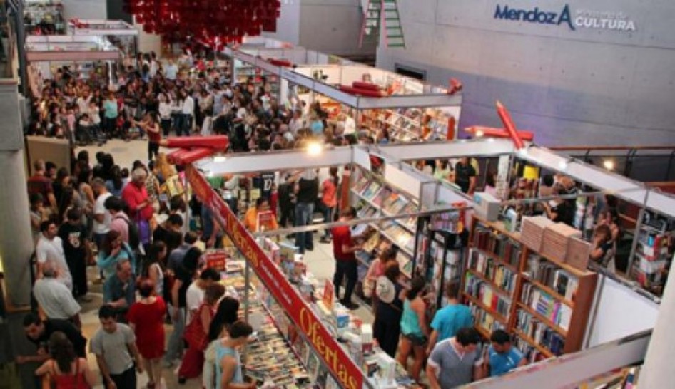imagen Ediunc en la Feria del Libro de Mendoza