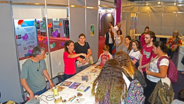 imagen Mostrarán experimentos del Balseiro en la Feria del Libro