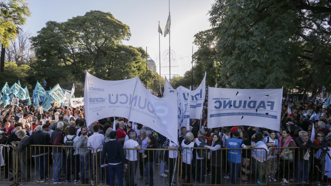 imagen Contundente marcha de la UNCUYO: Más de 40.000 personas se manifestaron por la universidad pública