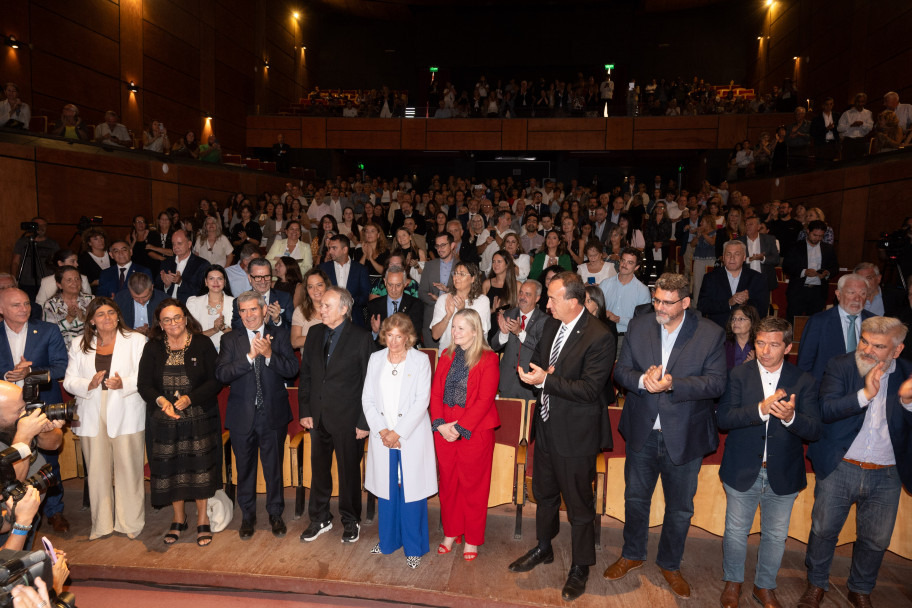 imagen Joan Manuel Serrat se convirtió en Doctor Honoris Causa de la UNCUYO