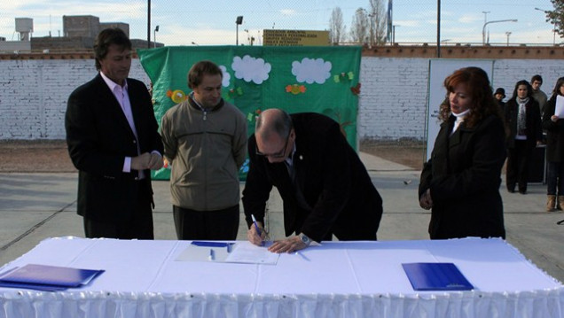 imagen Centros de Salud de Maipú contarán con calefones solares 