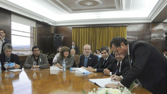 imagen La UNCuyo suscribió el Compromiso del Bicentenario